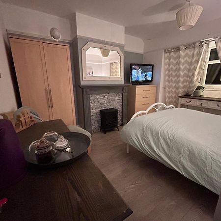 Redditch Rest Near Town Centre & Transport Links公寓 外观 照片