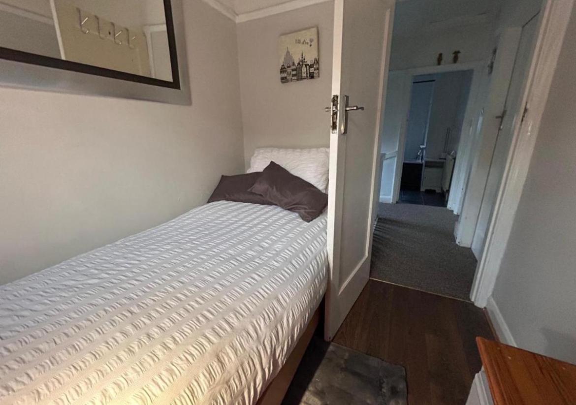 Redditch Rest Near Town Centre & Transport Links公寓 外观 照片