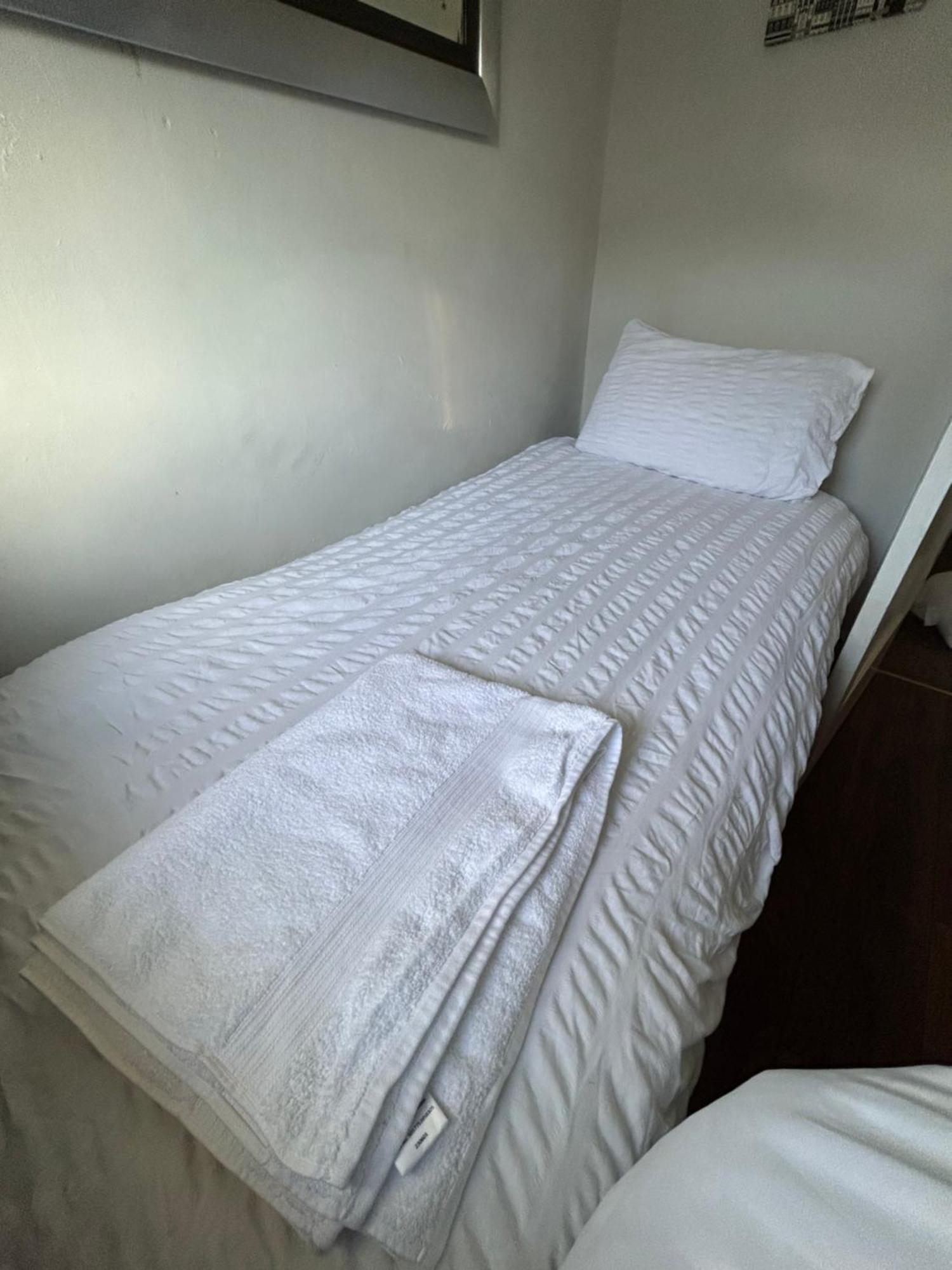 Redditch Rest Near Town Centre & Transport Links公寓 外观 照片