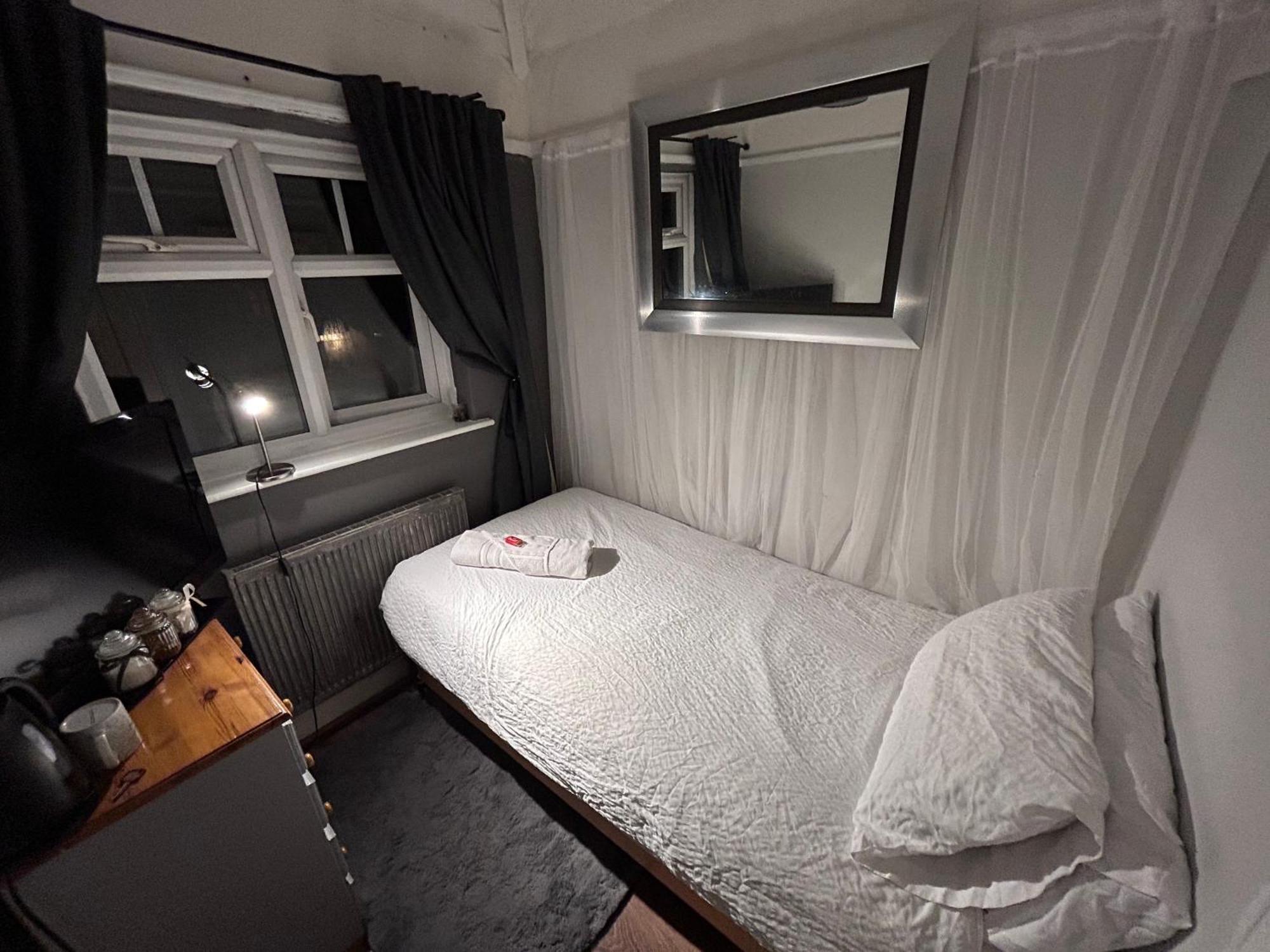 Redditch Rest Near Town Centre & Transport Links公寓 外观 照片