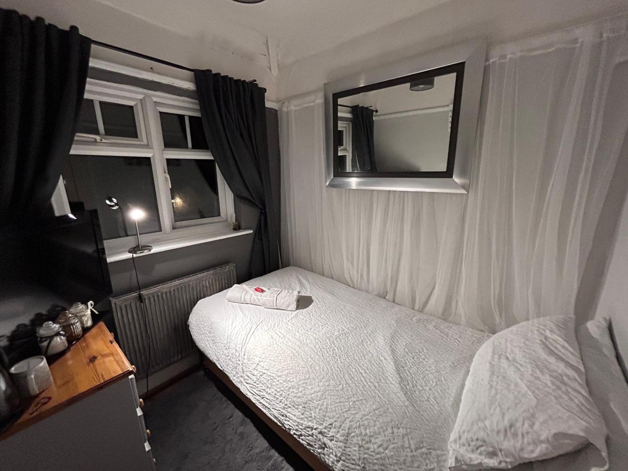 Redditch Rest Near Town Centre & Transport Links公寓 外观 照片